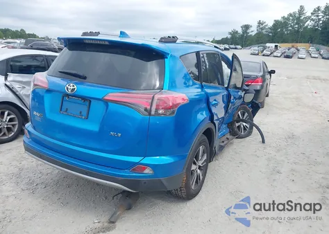 2017 Toyota Rav4 Xle z USA, uszkodzony, nr VIN JTMWFREV3HD099225